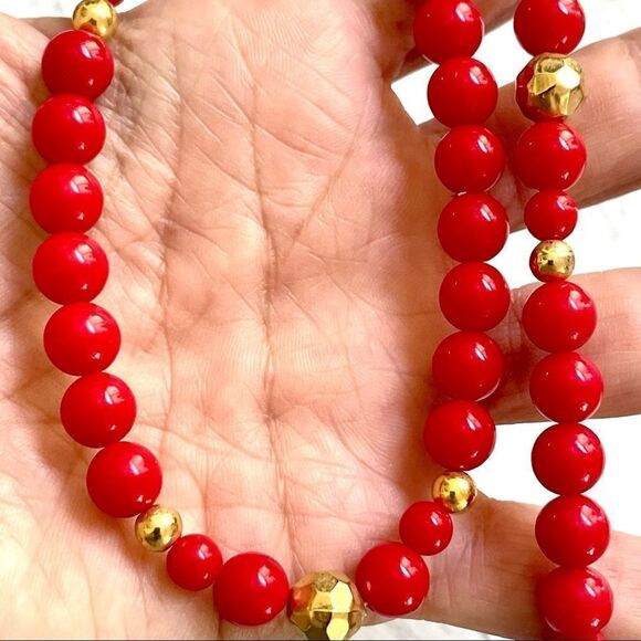 Red and gold tone beaded German silver vintage necklace - Picture 4 of 9